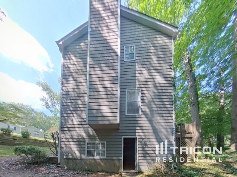 Building Photo - 6300 Holborne Ln