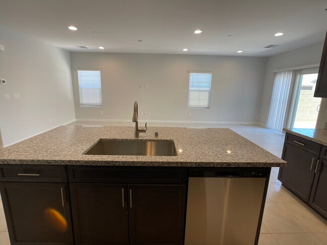 Building Photo - 4 BED 2 BATH 2 CAR GARAGE SINGLE STORY SINGLE FAMILY HOME w/ PAVED BACKYARD IN CADENCE COMMUNITY,...