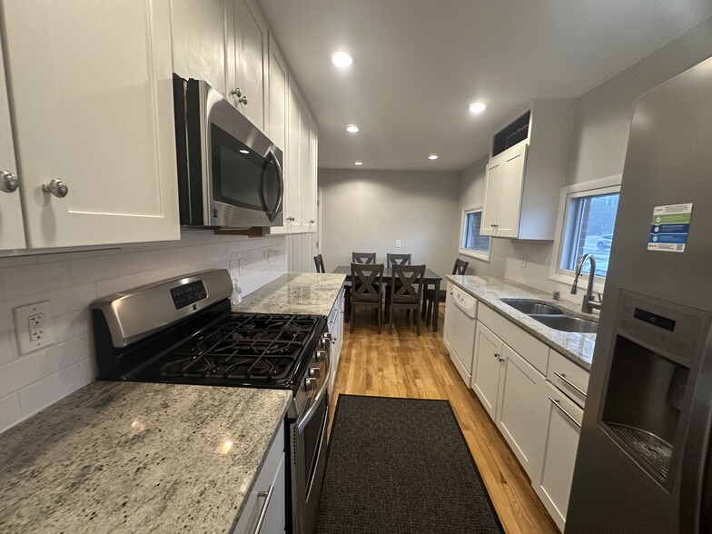 Building Photo - 909 S Midvale Blvd