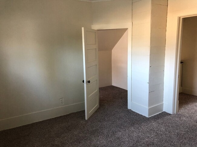 Building Photo - Adorable 3bed/1.5bath Home Close to School...