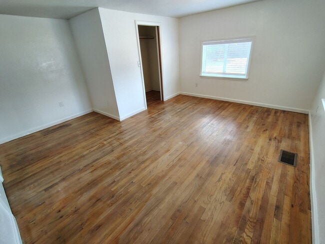 Building Photo - 1351 Leonard Ave