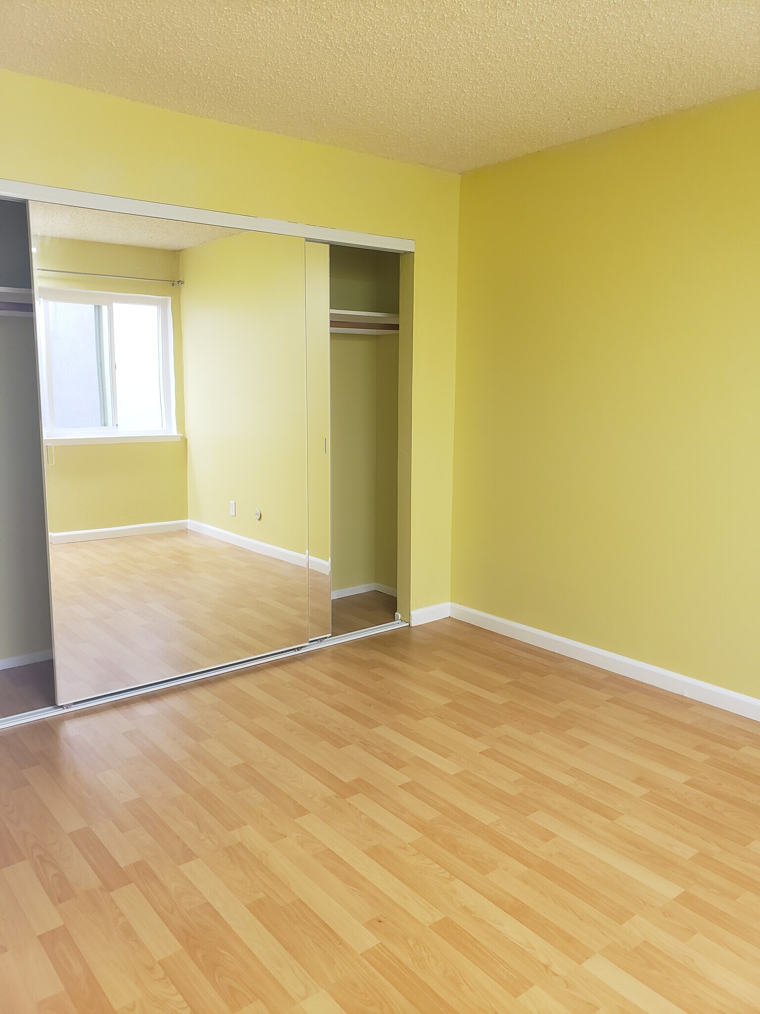 Building Photo - 424 Santa Barbara Ave