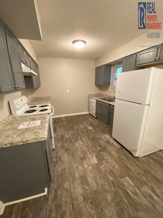 Building Photo - 913 Brewer-