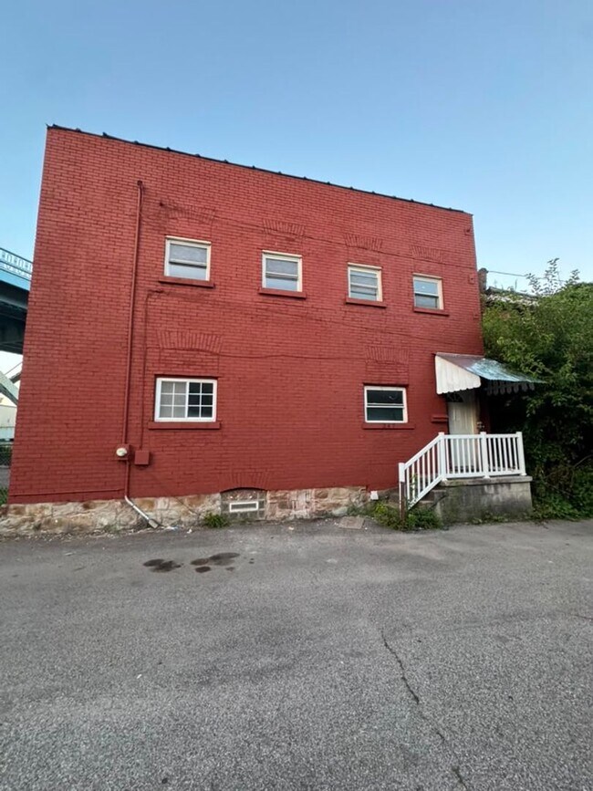 Building Photo - Charming 3BR Home in McKees Rocks