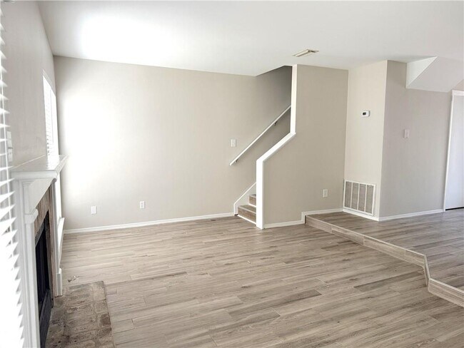 Building Photo - 5900 Grelot Rd