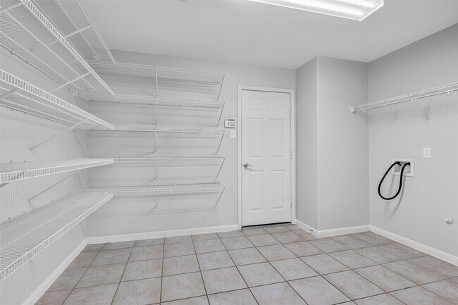 Building Photo - 23610 Hidden Maple Dr