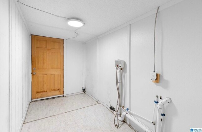 Building Photo - 408 5th Place Pratt