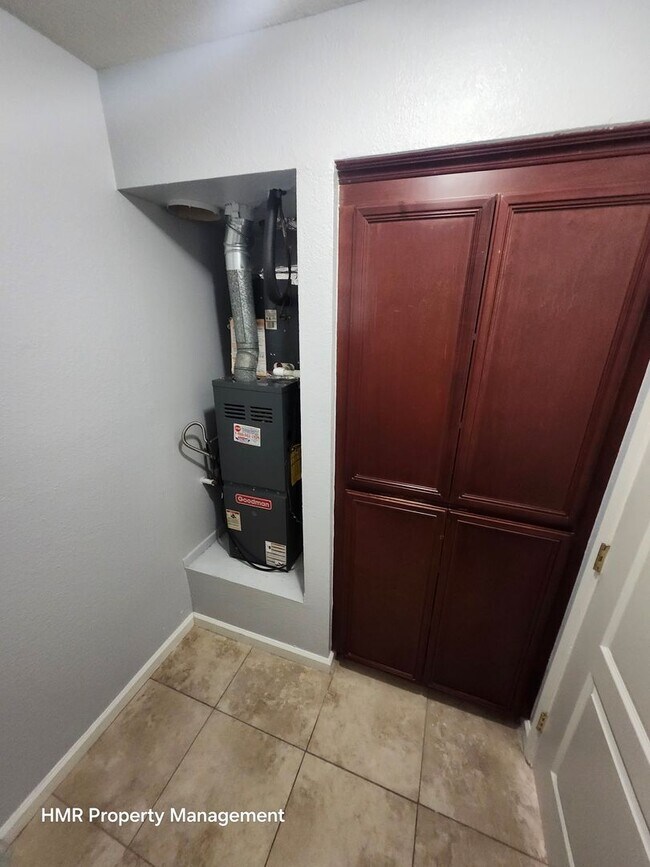 Building Photo - AVAILABLE NOW! Ontario Apt. in a gated community