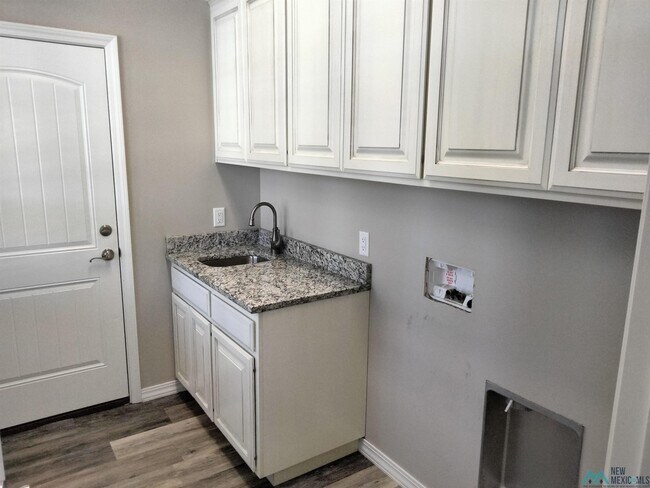Building Photo - 621 Providence Cir