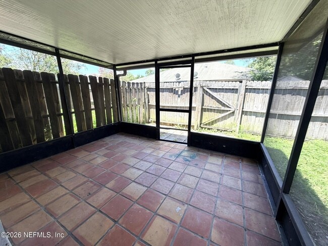 Building Photo - 5646 Pinebay Cir S