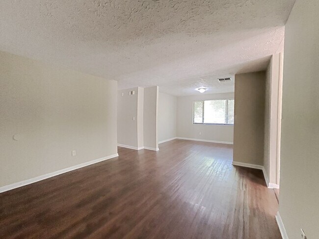 Building Photo - Northside Home