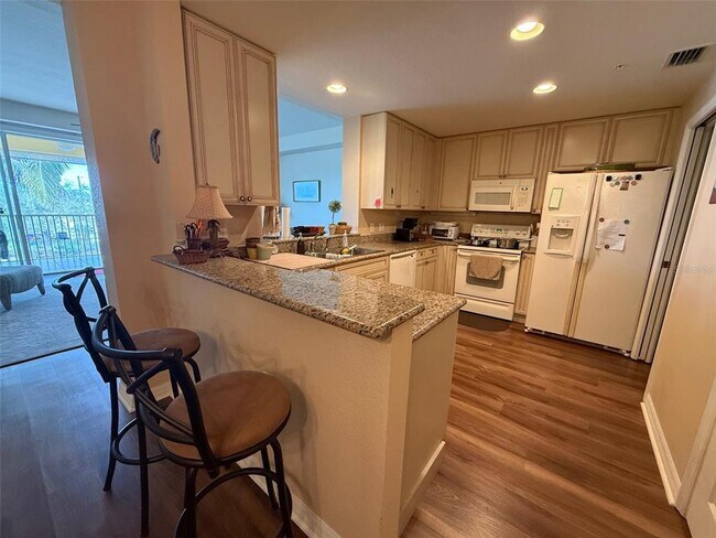 Building Photo - 255 West End Dr