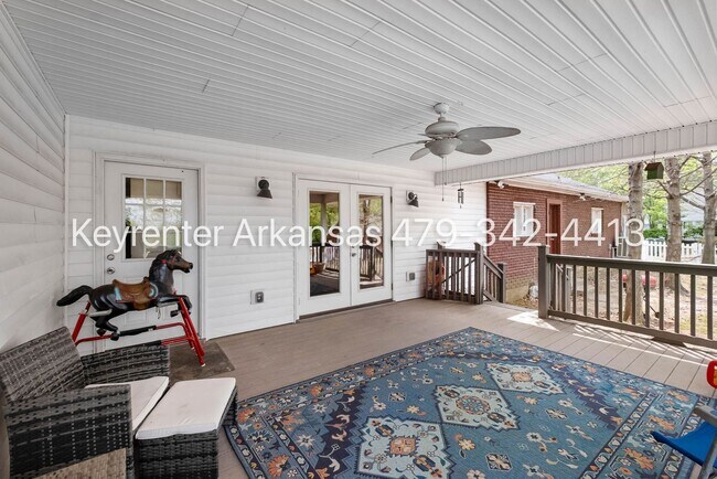 Building Photo - Charming 1 Bedroom Cottage-Style Home with Spacious Yard