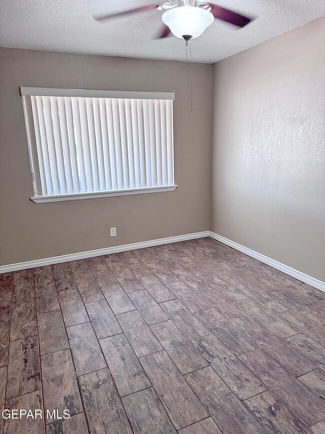 Building Photo - 3330 Wedgewood Dr