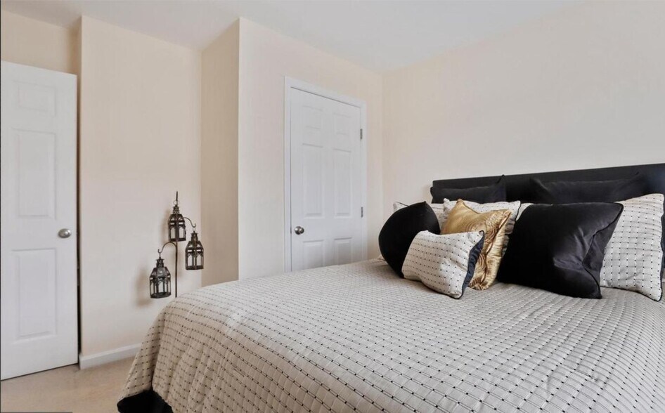 Building Photo - 1121 Frontline Dr