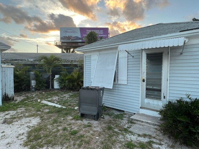 Building Photo - 2843 Forest Hill Blvd