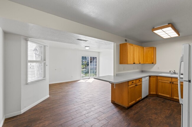 Building Photo - Remodeled 3 Bedroom 3 Bath Condo for Rent ...