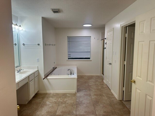 Building Photo - 1030 Forestburg Dr