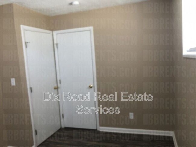 Building Photo - 4855 Live Oak Dr