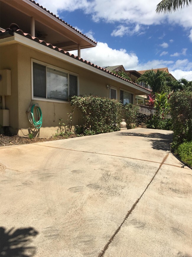 Primary Photo - 232 Kamakoi Loop