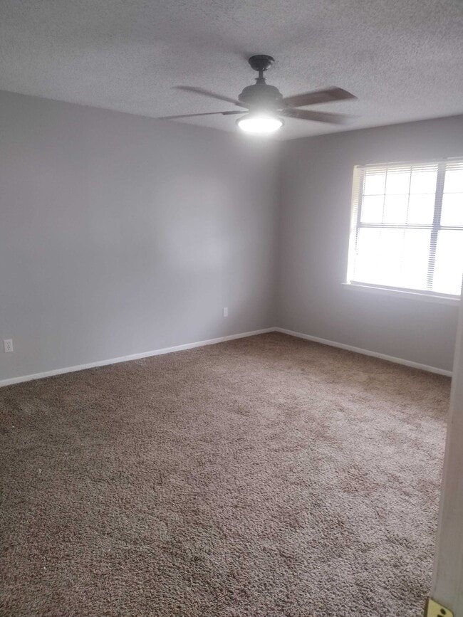 Building Photo - 525 Broad St