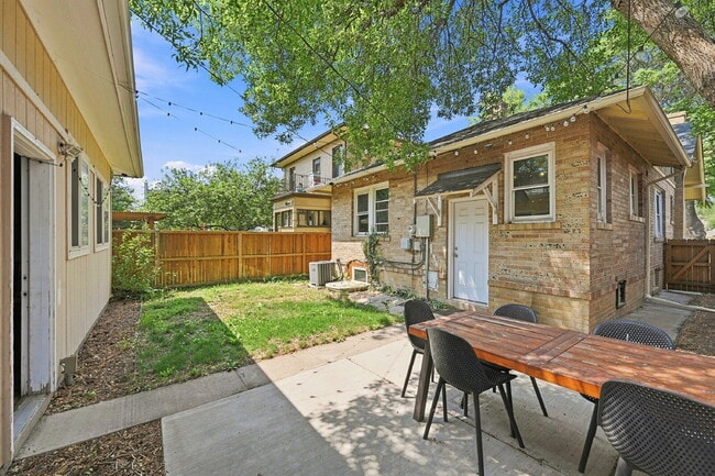 Building Photo - $3,195.95-  3 Bed, 2 Bath Home in Denver with Private Outdoor Area!