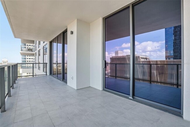 Building Photo - 275 1st Ave S