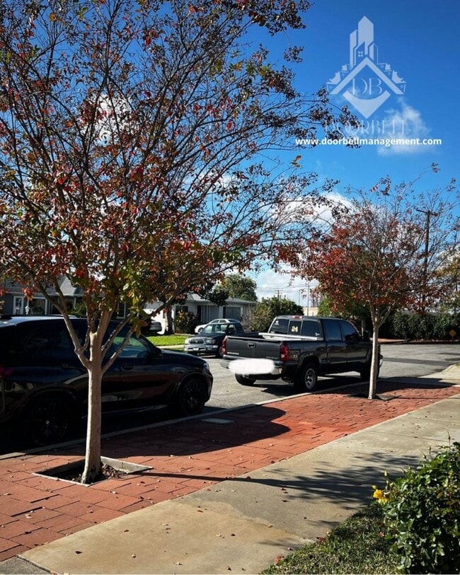 Building Photo - 956 W Harvard Pl