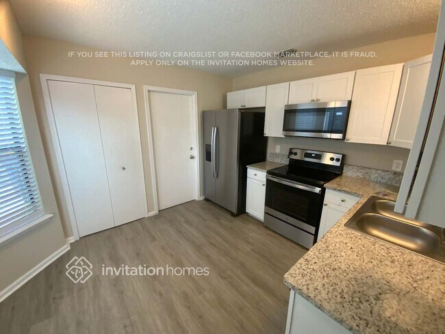 Building Photo - 7924 Honeysuckle Rose Ln