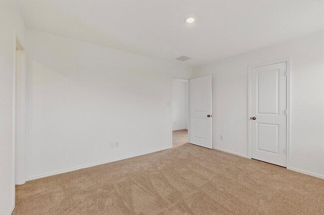 Building Photo - 178 Sormonne Lp