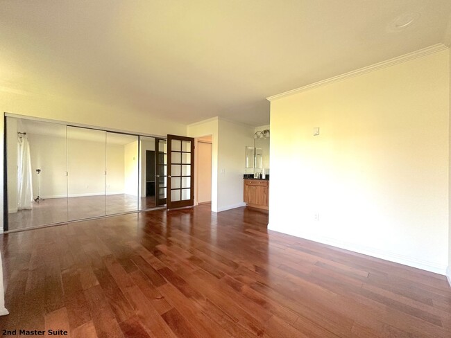 Building Photo - Spacious 3-Bedroom Condo for Rent in UTC –...