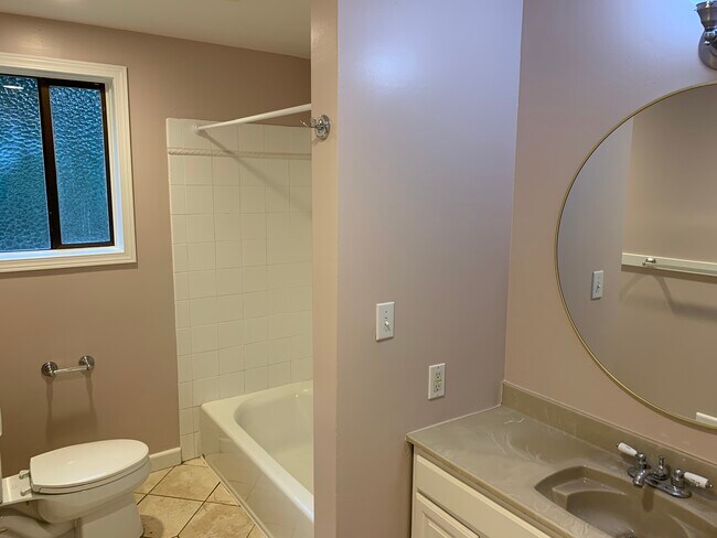 Building Photo - 910 N 149th St