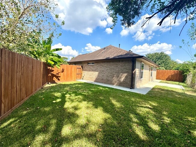 Building Photo - 114 Shayan Ct
