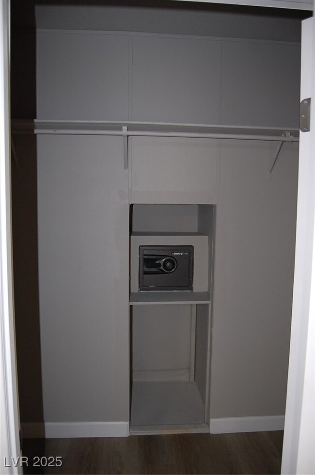 Building Photo - 1591 Avellaneda St