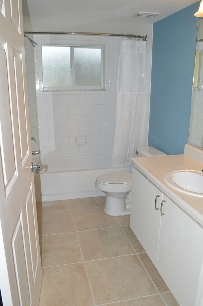 Building Photo - 8214 Key Royal Cir