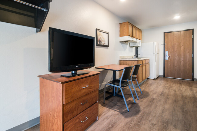 Building Photo - Furnished Studio-Fayetteville