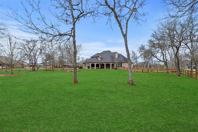 Building Photo - 32711 Wales Cir