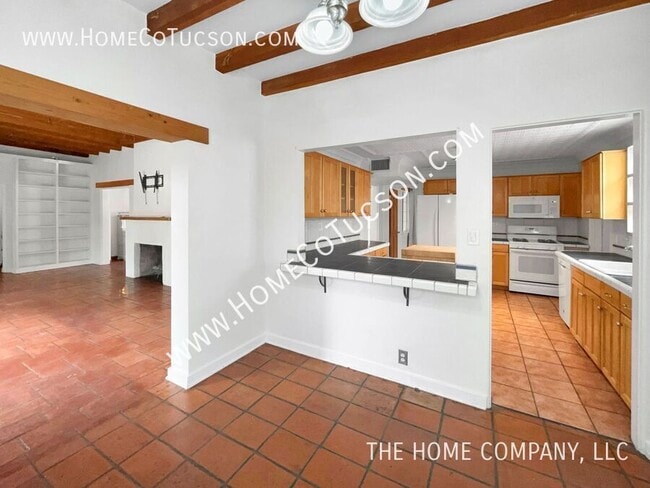 Building Photo - 228 S Country Club Rd