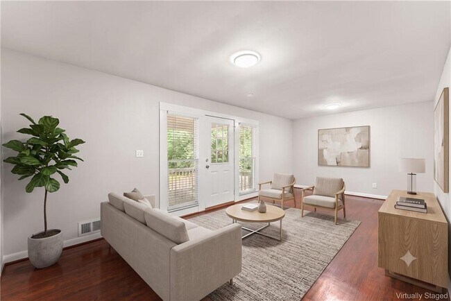 Building Photo - 2352 Elmwood Cir SE