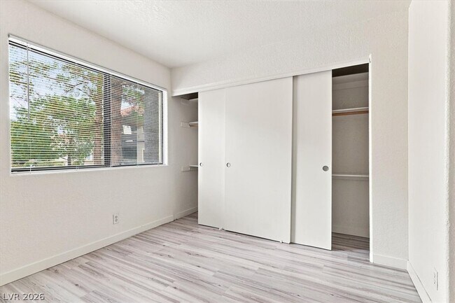 Building Photo - 5042 S Rainbow Blvd