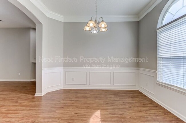 Building Photo - 1704 Dartmoor Ln