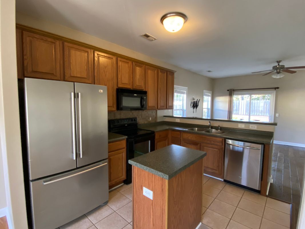 Building Photo - 1014 Lake Norman Ln