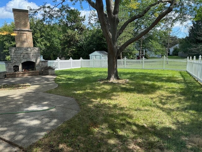 Building Photo - 2083 Westfield Dr