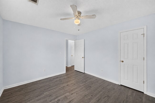 Building Photo - 4810 Golden Leaf Ln
