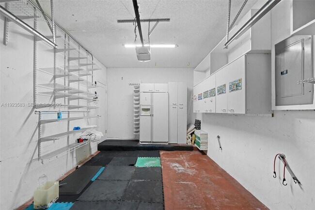 Building Photo - 1240 Weeping Willow Way