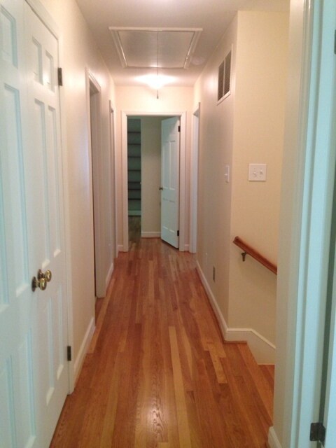 Building Photo - 4 BR home in NW school district--Lawn Service Included!