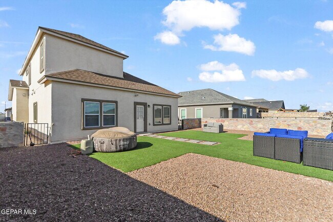 Building Photo - 13740 Villa Vista Ave