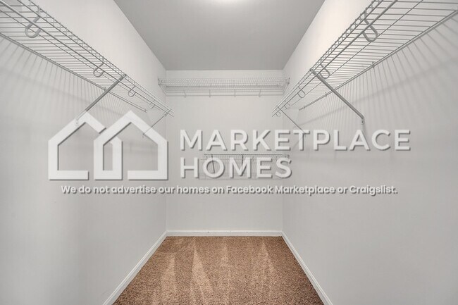 Building Photo - 1356 Royalty Dr