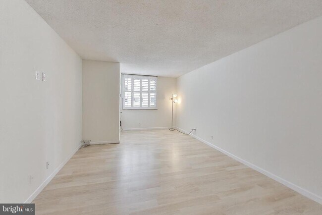 Building Photo - 4601 N Park Ave