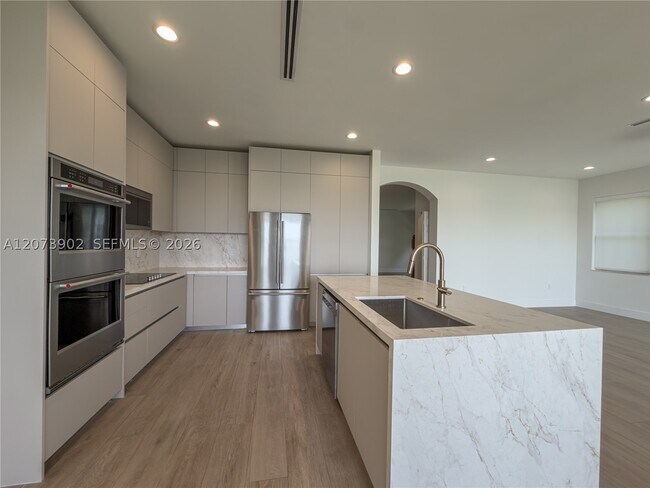 Building Photo - 5297 SW 183rd Ave